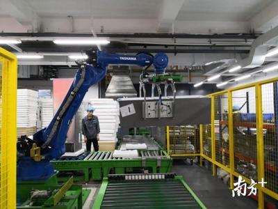 海信容聲投1.6億打造業(yè)內(nèi)標(biāo)桿工廠,&ldquo;美食+&rdquo;系列冰箱下線